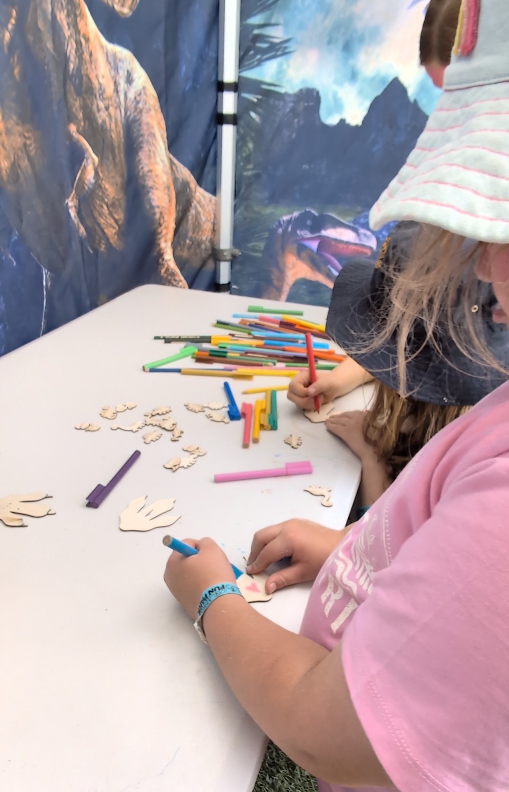 DinoCrafts creative activities for kids